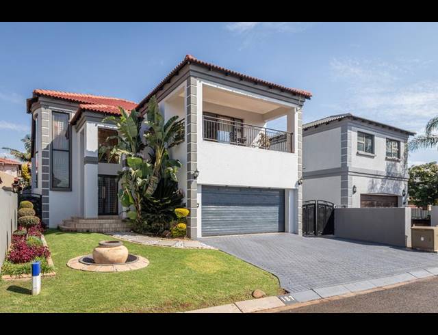 5 BEDROOM HOUSE FOR SALE IN RUIMSIG